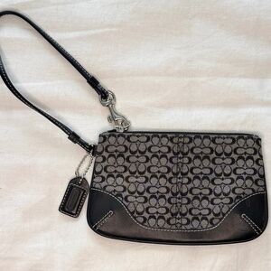 Coach Hamptons Mini Signature Small Wristlet